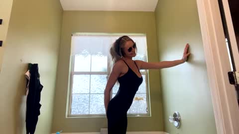 Tiffany Dove online show from January 30, 5:17 pm