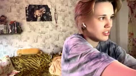 Snapshot of tiffanydziewanowski chatting on April 12, 2:00 pm Tiffany online show from April 12, 2:00 pm