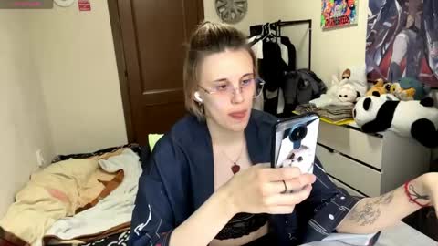 Snapshot of tiffanydziewanowski chatting on April 24, 11:12 am Tiffany online show from April 24, 11:12 am