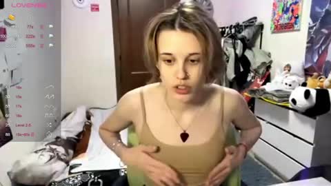 Snapshot of tiffanydziewanowski chatting on April 28, 1:49 pm Tiffany online show from April 28, 1:49 pm