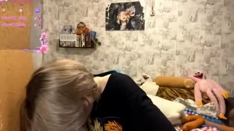 Snapshot of tiffanydziewanowski chatting on May 3, 2:01 pm Tiffany online show from May 3, 2:01 pm