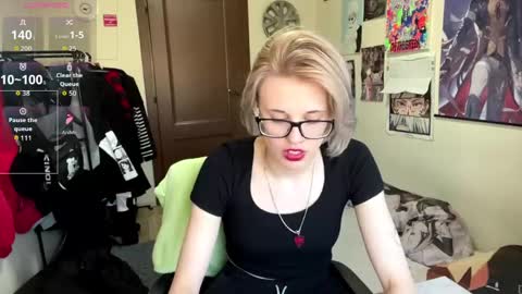 Snapshot of tiffanydziewanowski chatting on May 24, 10:53 am Tiffany online show from May 24, 10:53 am