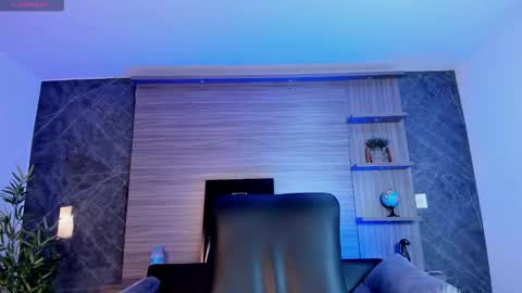 tiffanyhoustton online show from February 19, 11:28 am