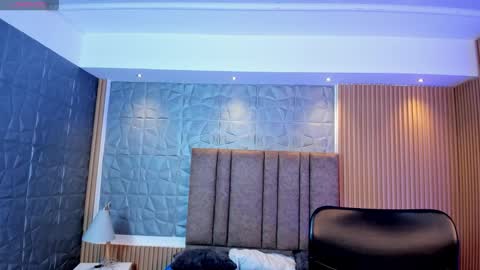 tiffanyhoustton online show from March 17, 11:35 am