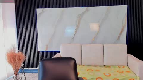 tiffanyhoustton online show from April 20, 1:03 pm