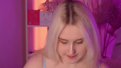 tiffanyjons online show from February 22, 6:06 pm