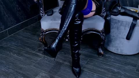 Tiffany  Sia online show from January 16, 11:48 am