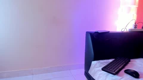 Snapshot of tiffanysuarez_ chatting on November 25, 9:04 pm Stefany Suarez online show from November 25, 9:04 pm