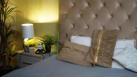 Snapshot of tiffanytrinity chatting on November 2, 6:43 pm Tiffany online show from November 2, 6:43 pm