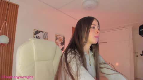 Snapshot of tiffanywright_ chatting on January 25, 1:30 pm Tiffany online show from January 25, 1:30 pm