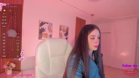 Snapshot of tiffanywright_ chatting on February 15, 12:43 pm Tiffany online show from February 15, 12:43 pm