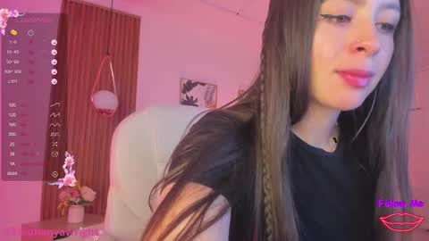 Snapshot of tiffanywright_ chatting on February 18, 6:47 pm Tiffany online show from February 18, 6:47 pm