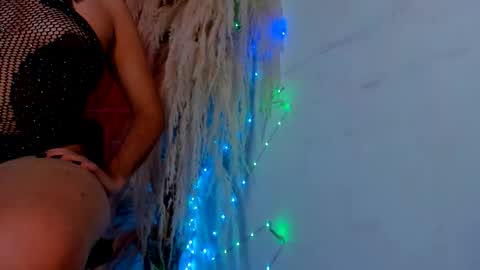 tiffanyy_deluxe online show from December 16, 2:00 pm