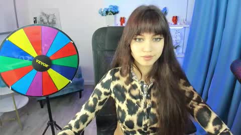 tiffanyyoun online show from November 1, 11:23 am