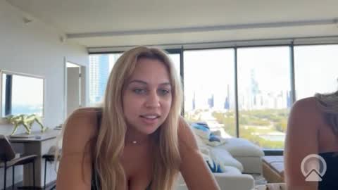 Snapshot of tiffstreatsxoxo chatting on September 22, 5:15 pm Tiffstreatsxoxo online show from September 22, 5:15 pm