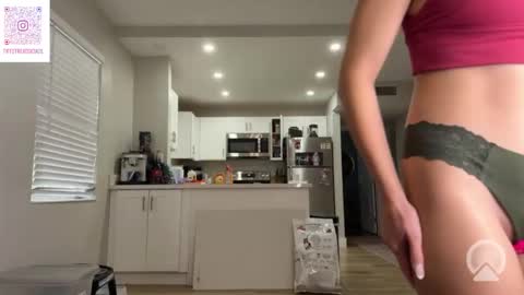 Snapshot of tiffstreatsxoxo chatting on October 3, 7:11 pm Tiffstreatsxoxo online show from October 3, 7:11 pm