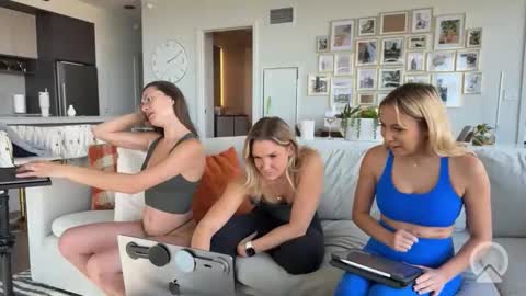 Snapshot of tiffstreatsxoxo chatting on October 23, 7:12 pm Tiffstreatsxoxo online show from October 23, 7:12 pm