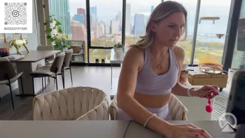 Snapshot of tiffstreatsxoxo chatting on October 25, 7:30 pm Tiffstreatsxoxo online show from October 25, 7:30 pm