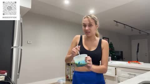 Snapshot of tiffstreatsxoxo chatting on November 20, 4:51 pm Tiffstreatsxoxo online show from November 20, 4:51 pm