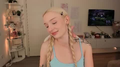 Snapshot of tiffy_fox chatting on July 7, 3:20 am Tiffany online show from July 7, 3:20 am