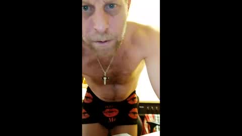Snapshot of tigermatt76e chatting on March 4, 7:53 pm tigermatt76e online show from March 4, 7:53 pm