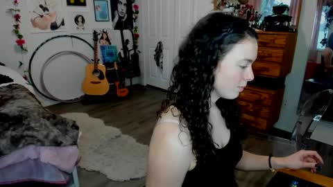 Snapshot of tiggerrosey chatting on February 21, 10:59 pm   All my Links online show from February 21, 10:59 pm