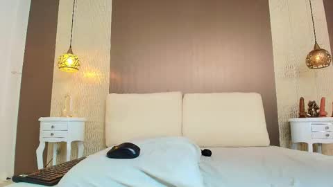 T I F F A N Y online show from November 25, 7:58 pm