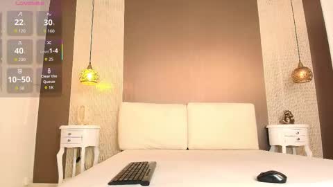 T I F F A N Y online show from January 7, 7:38 pm