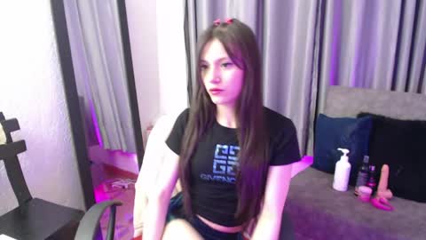 tiinajonus_ online show from April 22, 4:04 am