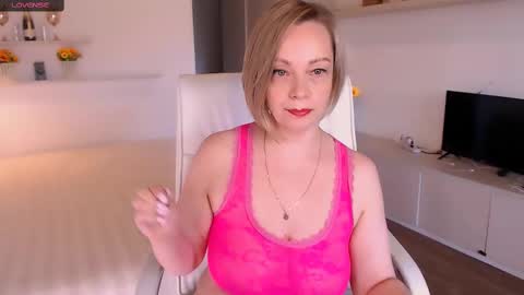 Tilly online show from October 10, 5:56 pm