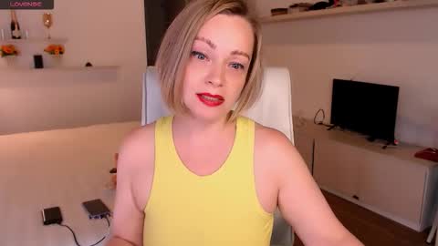 Tilly online show from November 27, 7:49 pm