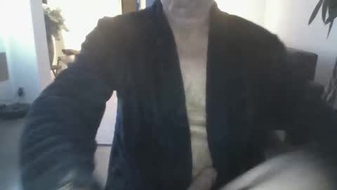 Snapshot of times20 chatting on October 24, 5:15 am times20 online show from October 24, 5:15 am