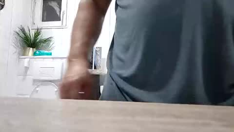Snapshot of timfeet821371 chatting on May 29, 8:23 am timfeet821371 online show from May 29, 8:23 am