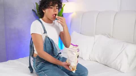 timmyshy online show from May 26, 2:40 am