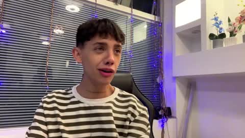 Snapshot of timothy_ross chatting on December 7, 4:53 am Timothy 21 years old online show from December 7, 4:53 am