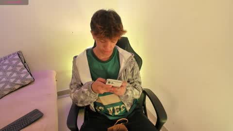 Snapshot of timothy_ross chatting on September 28, 4:18 am Timothy 21 years old online show from September 28, 4:18 am