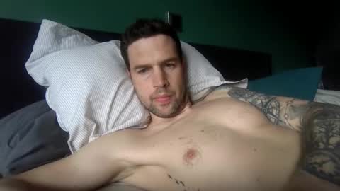 Snapshot of timvanluyten2109 chatting on April 1, 9:32 am timvanluyten2109 online show from April 1, 9:32 am