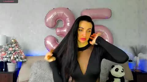 Tina online show from December 5, 11:30 am