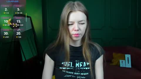 Snapshot of tina_tayllor__ chatting on April 23, 2:52 pm tina_tayllor__ online show from April 23, 2:52 pm