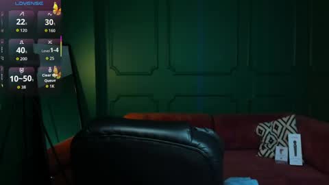 Snapshot of tina_tayllor__ chatting on May 6, 8:36 pm tina_tayllor__ online show from May 6, 8:36 pm