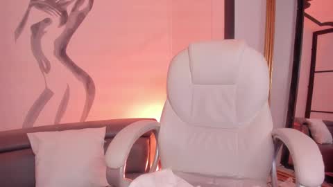 Snapshot of tinaajones_ chatting on February 16, 7:49 pm Tina  online show from February 16, 7:49 pm