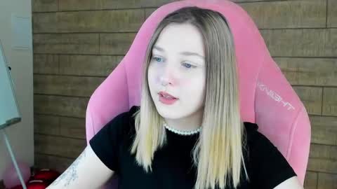 TinaBurton online show from April 22, 4:30 pm