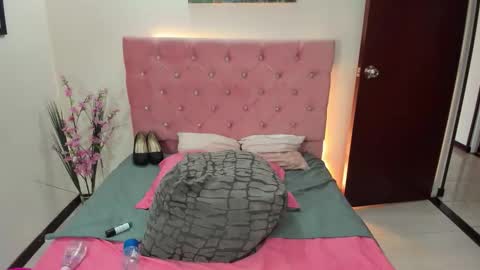 Snapshot of tinalorenz chatting on February 17, 3:40 pm Tina online show from February 17, 3:40 pm