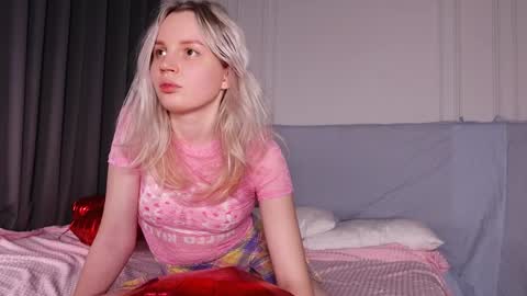 tinasiner online show from February 5, 1:44 pm