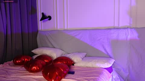 tinasiner online show from February 12, 4:44 pm