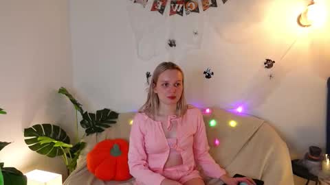 tinasiner online show from October 17, 3:47 pm