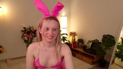 Snapshot of tinasiner chatting on April 1, 2:03 pm tinasiner online show from April 1, 2:03 pm