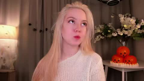 Annie online show from October 31, 10:33 pm