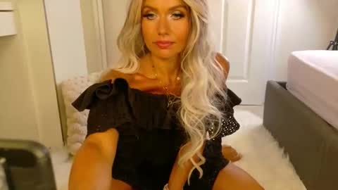 tinkerbell822 online show from May 29, 7:28 am