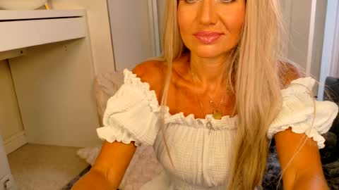 tinkerbell822 online show from July 10, 7:23 am